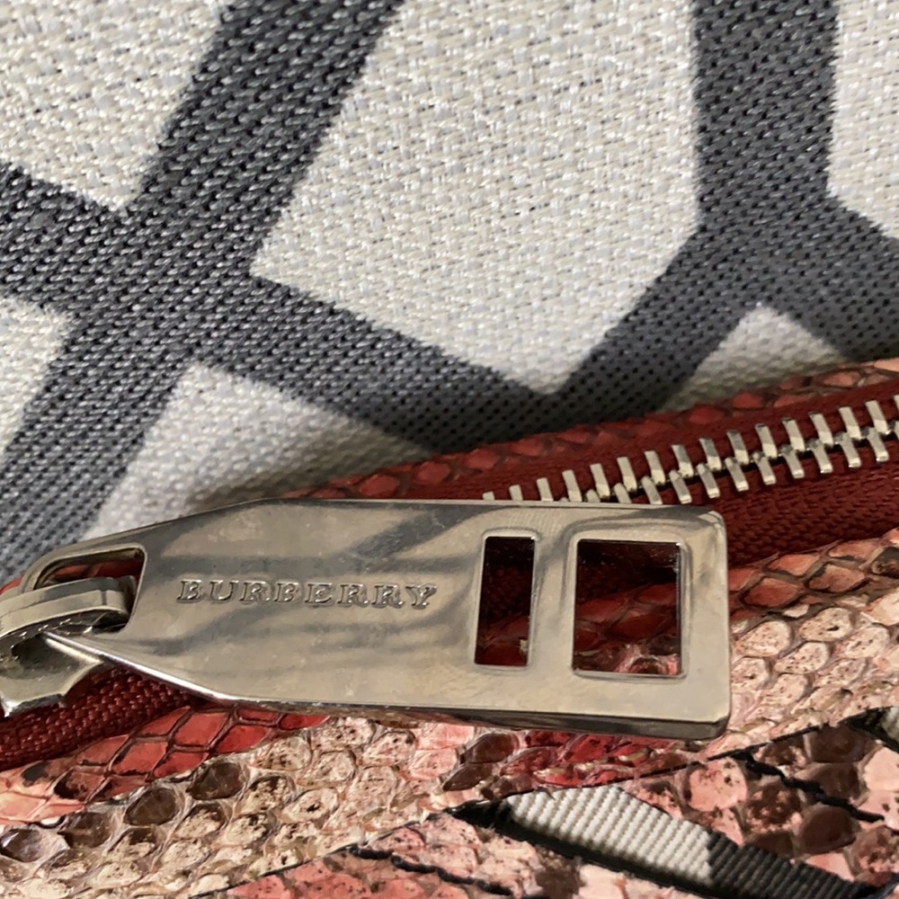 Burberry PYTHON House Check Clutch - Picture 3 of 7